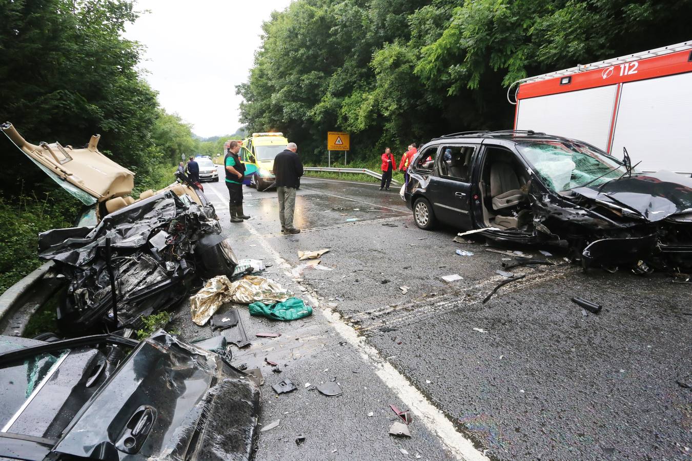 Las imágenes del grave accidente en la N-240 en Zeanuri