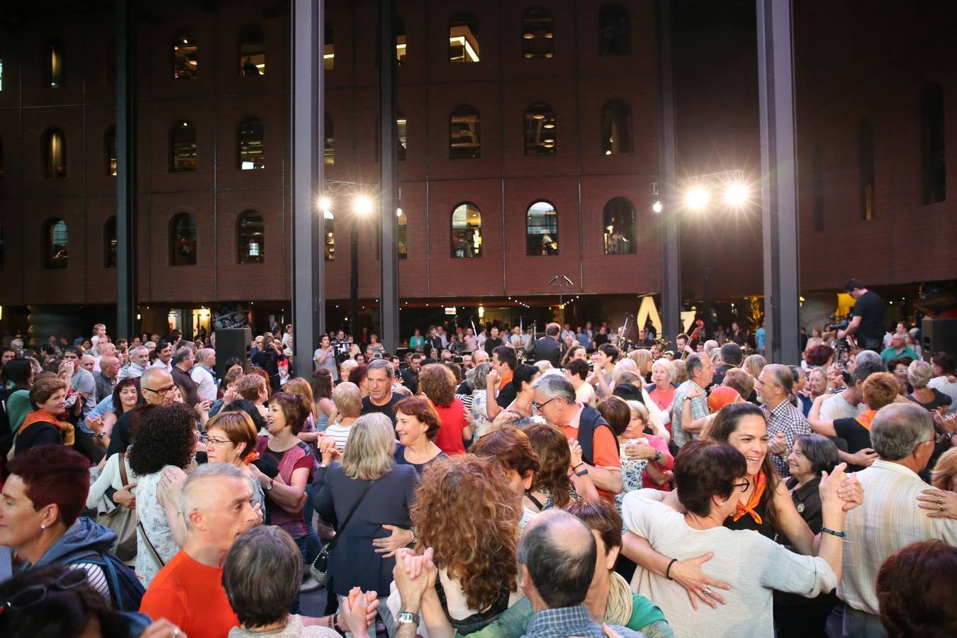 Espectáculo en directo en Azkuna Zentroa