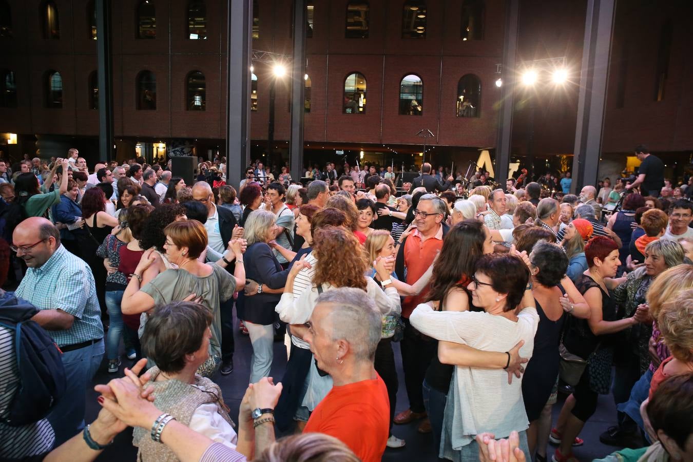 Espectáculo en directo en Azkuna Zentroa