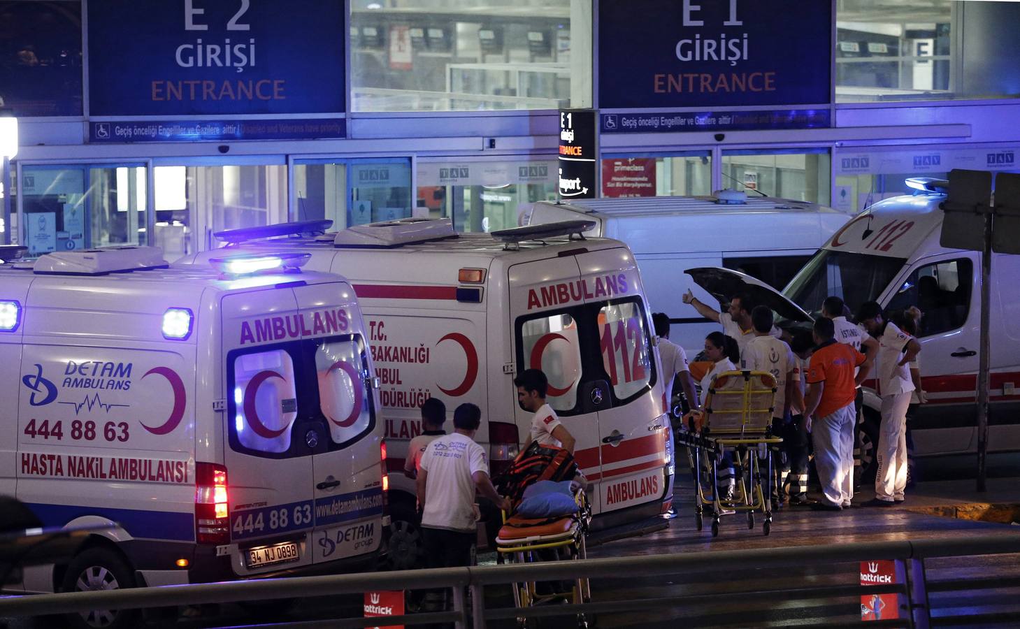 Un atentado en el aeropuerto de Estambul causa decenas de muertos