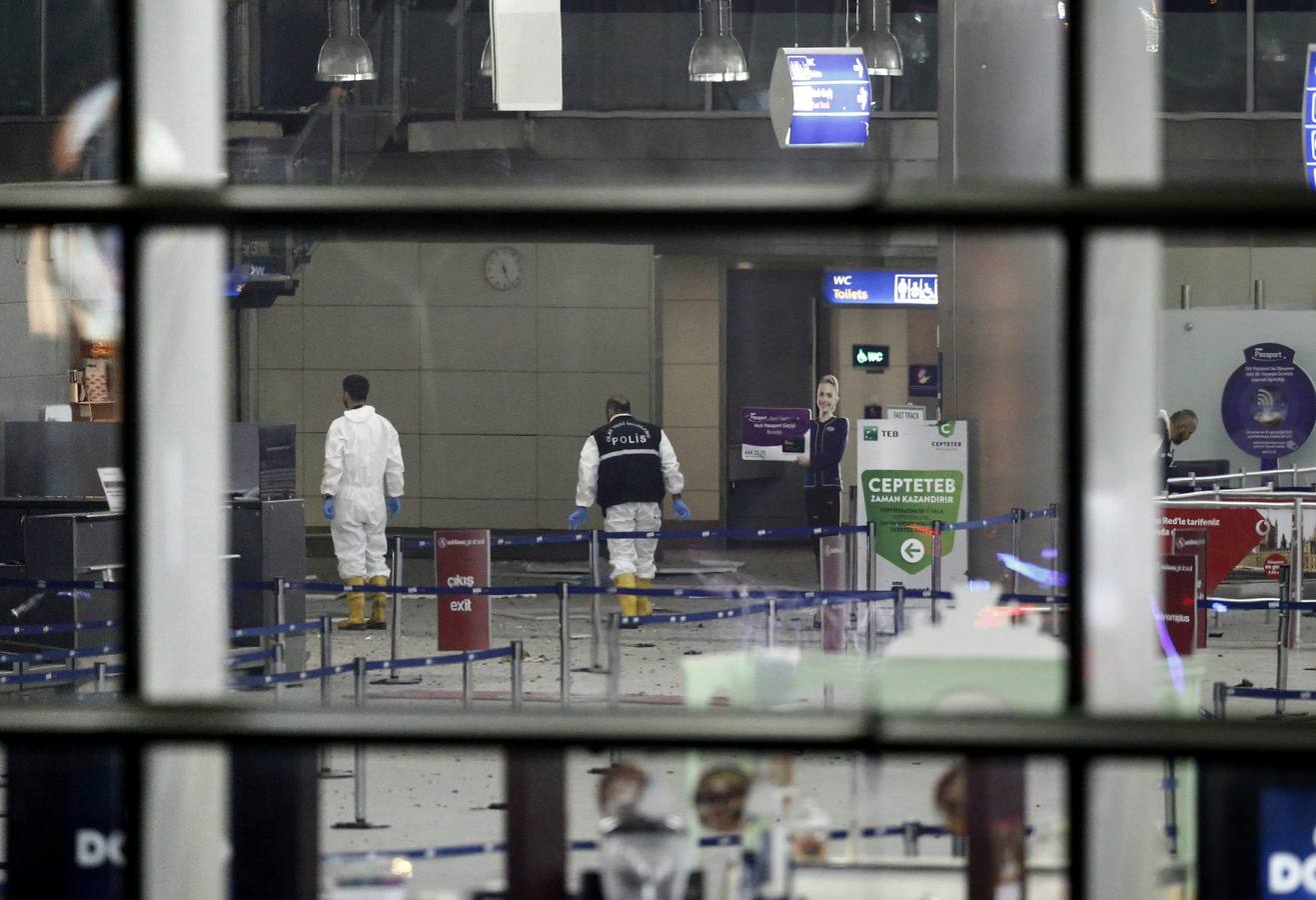 Un atentado en el aeropuerto de Estambul causa decenas de muertos
