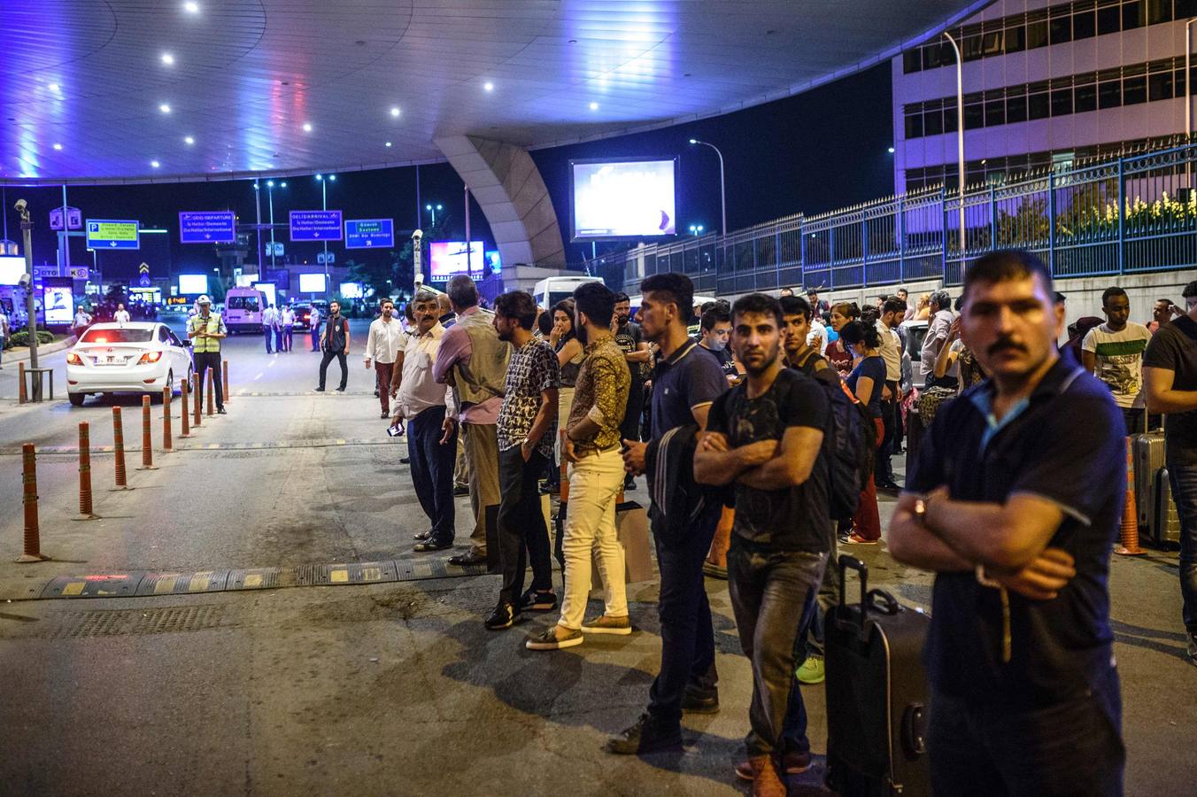Un atentado en el aeropuerto de Estambul causa decenas de muertos