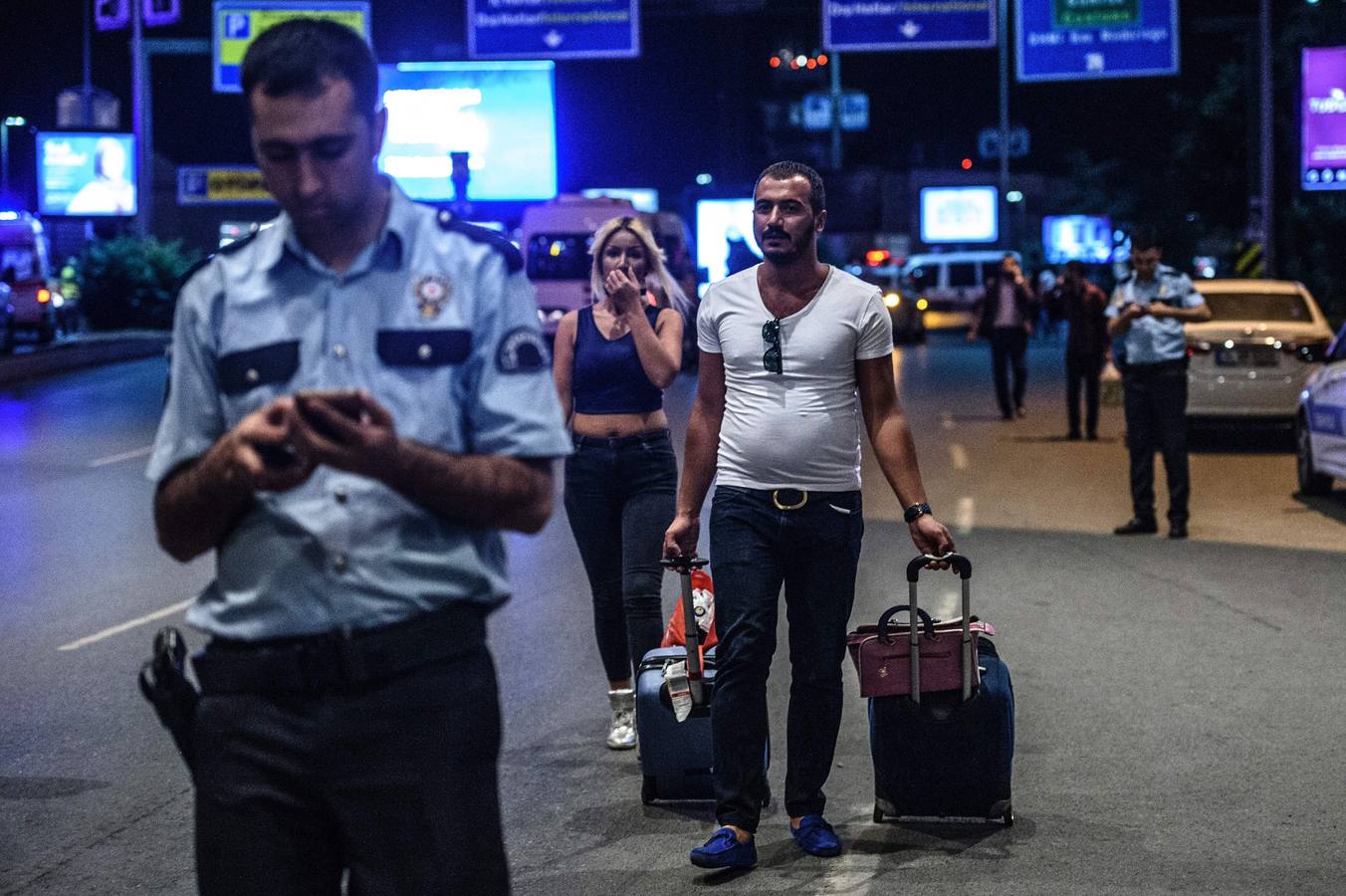 Un atentado en el aeropuerto de Estambul causa decenas de muertos