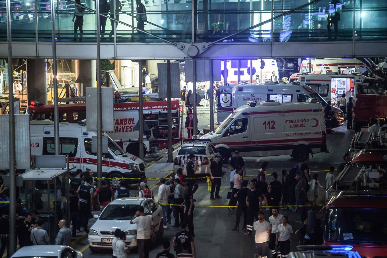 Un atentado en el aeropuerto de Estambul causa decenas de muertos