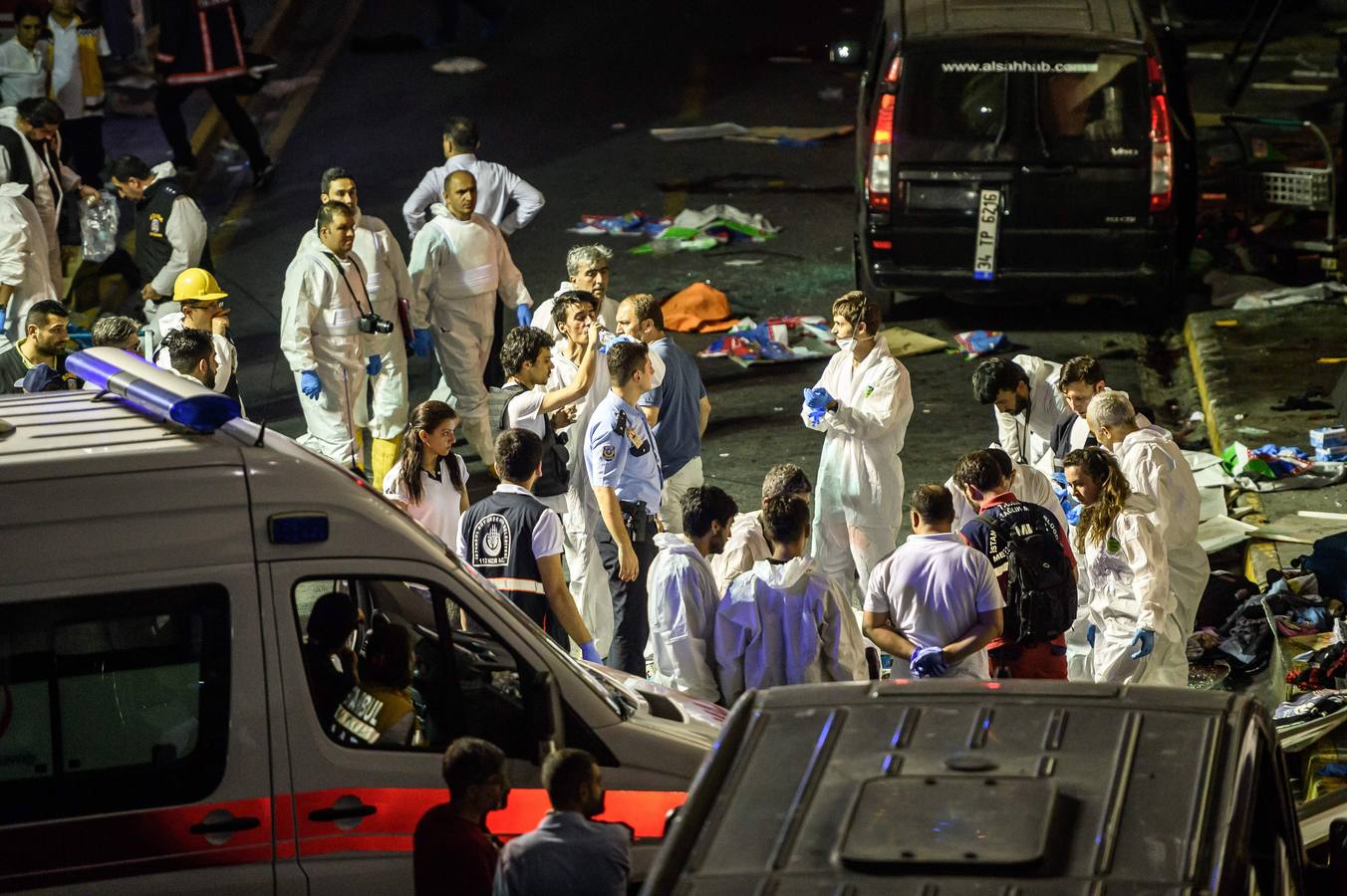 Un atentado en el aeropuerto de Estambul causa decenas de muertos