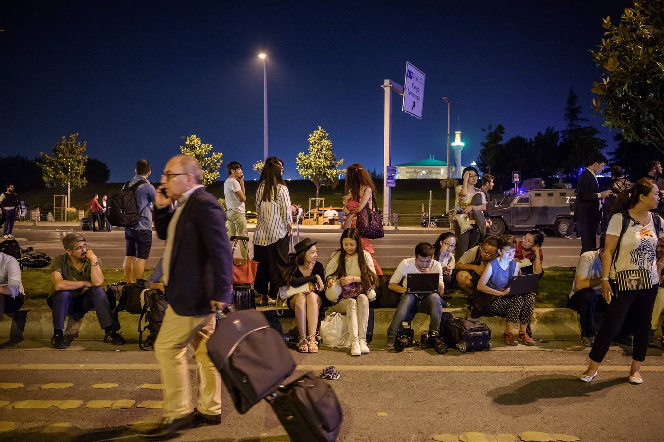 Un atentado en el aeropuerto de Estambul causa decenas de muertos