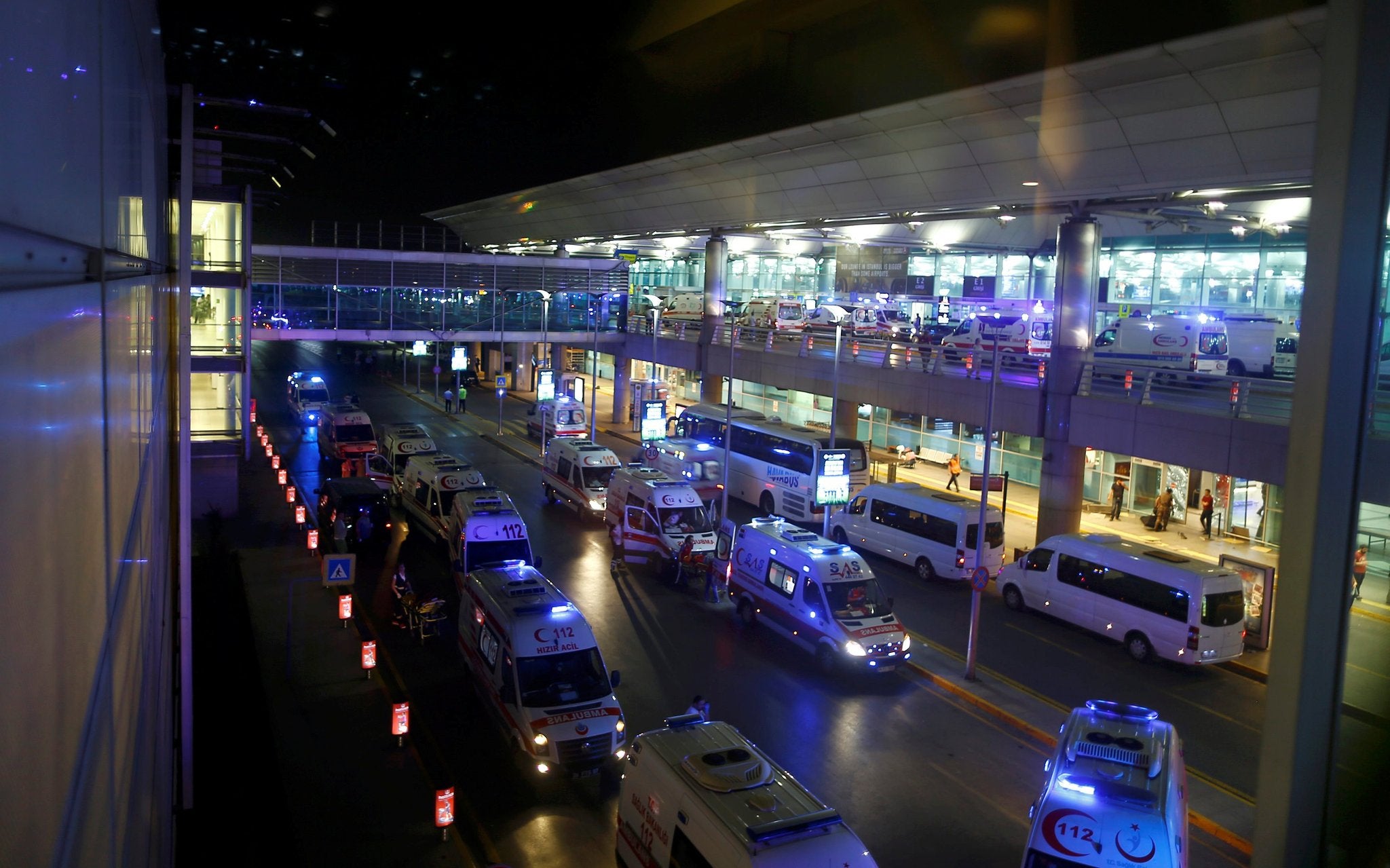 Un atentado en el aeropuerto de Estambul causa decenas de muertos