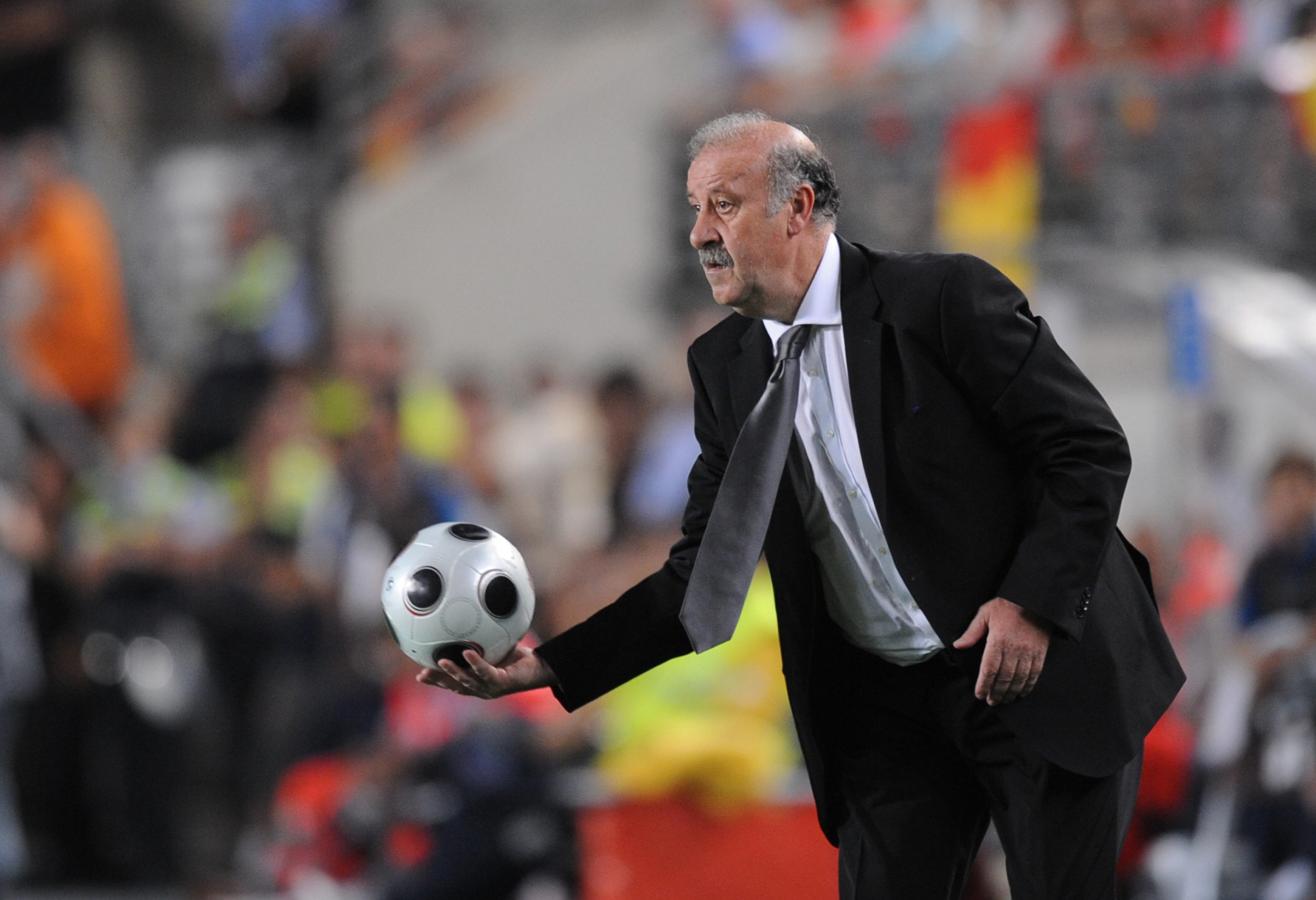 Vicente del Bosque, durante su primer partido oficial como entrenador de la selección española, encuentro de clasificación para el Mundial de Sudáfrica 2010 en el que España se enfrentó a Bosnia Herzegovina. El 6 de septiembre de 2008.