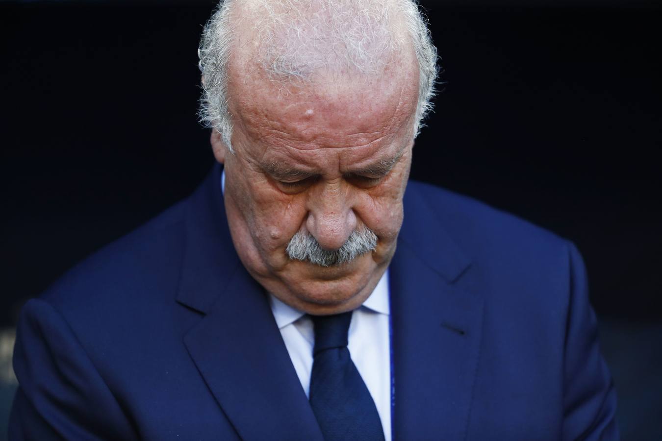 Vicente del Bosque, cabizbajo, tras perder contra Croacia (2-1) en el último partido de la fase de grupos de la Eurocopa 2016.