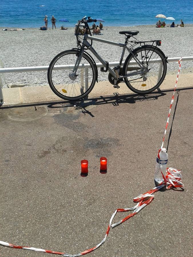 Reabre el paseo de los Ingleses tras el atentado