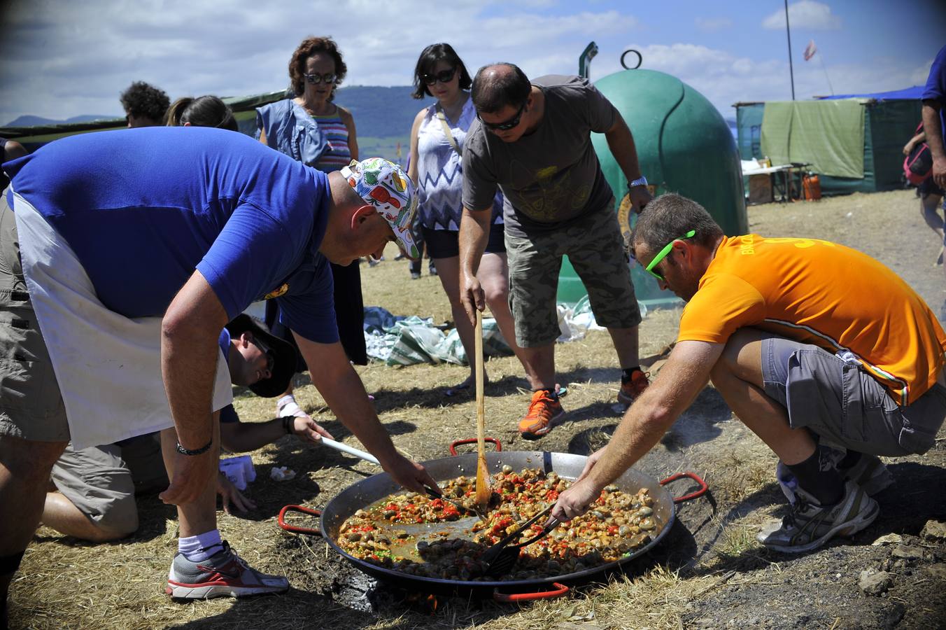 Getxo se relame con una sabrosa paella