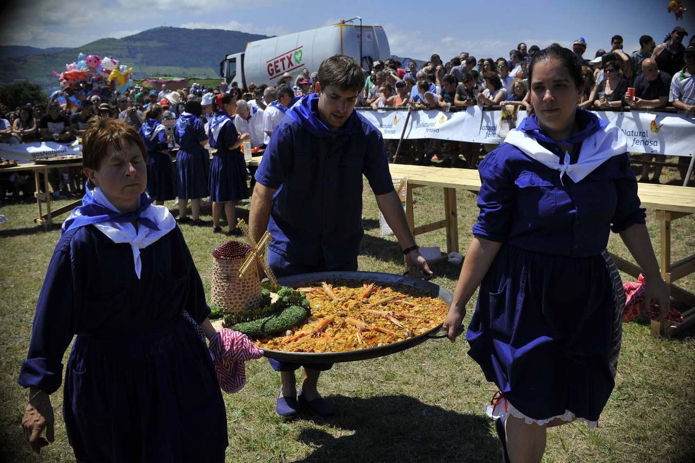 Getxo se relame con una sabrosa paella