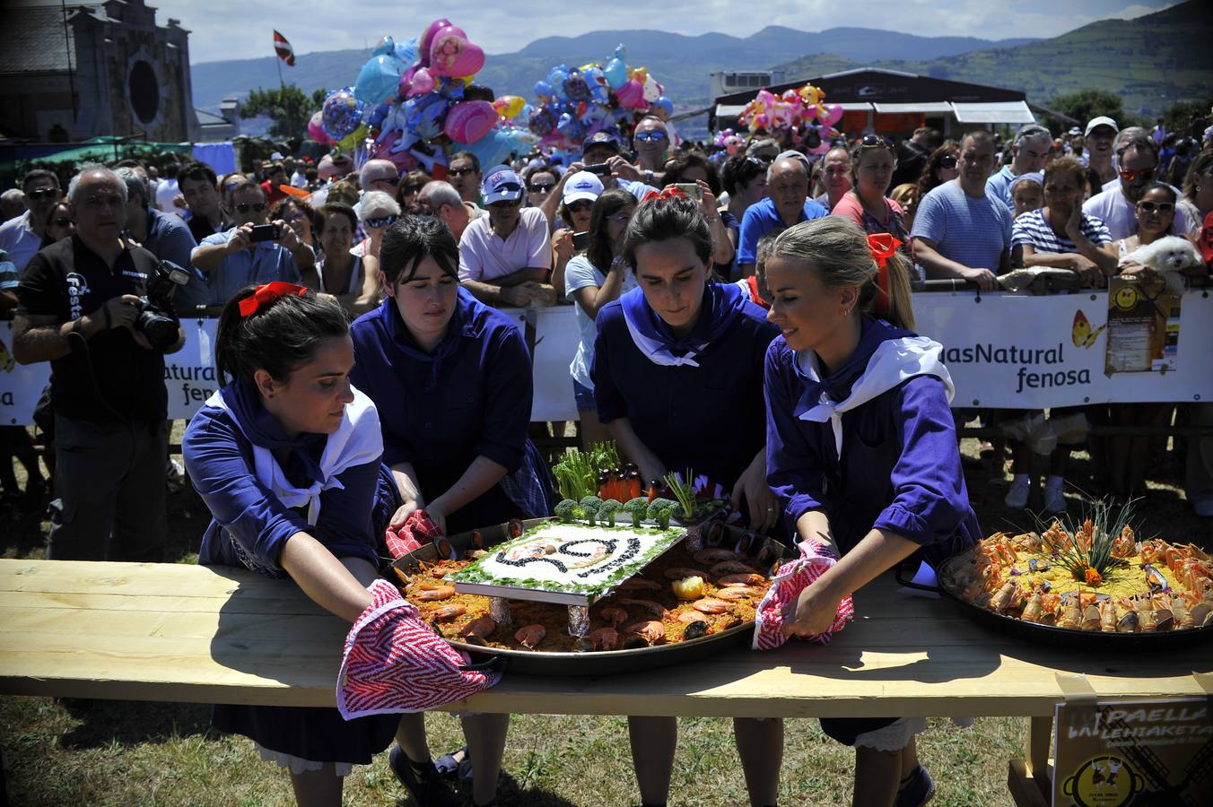 Getxo se relame con una sabrosa paella