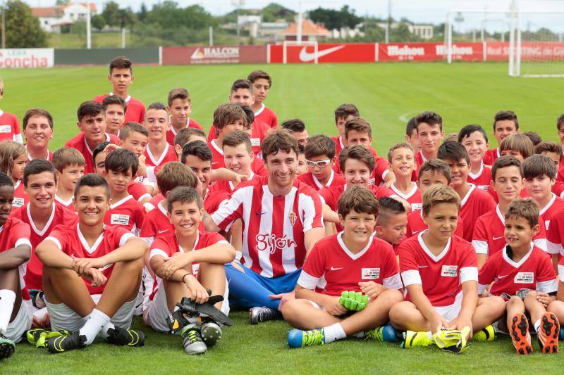 Amorebieta se entrena con el Sporting