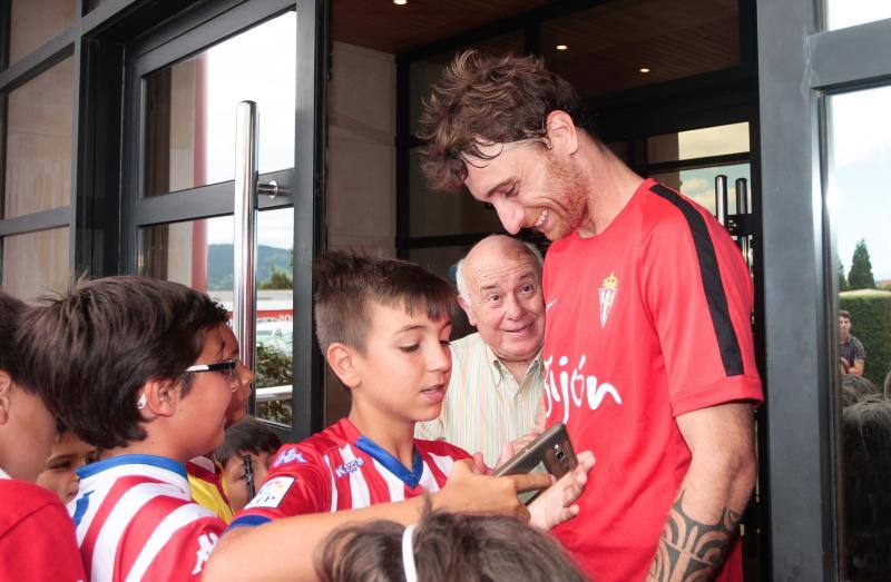 Amorebieta se entrena con el Sporting