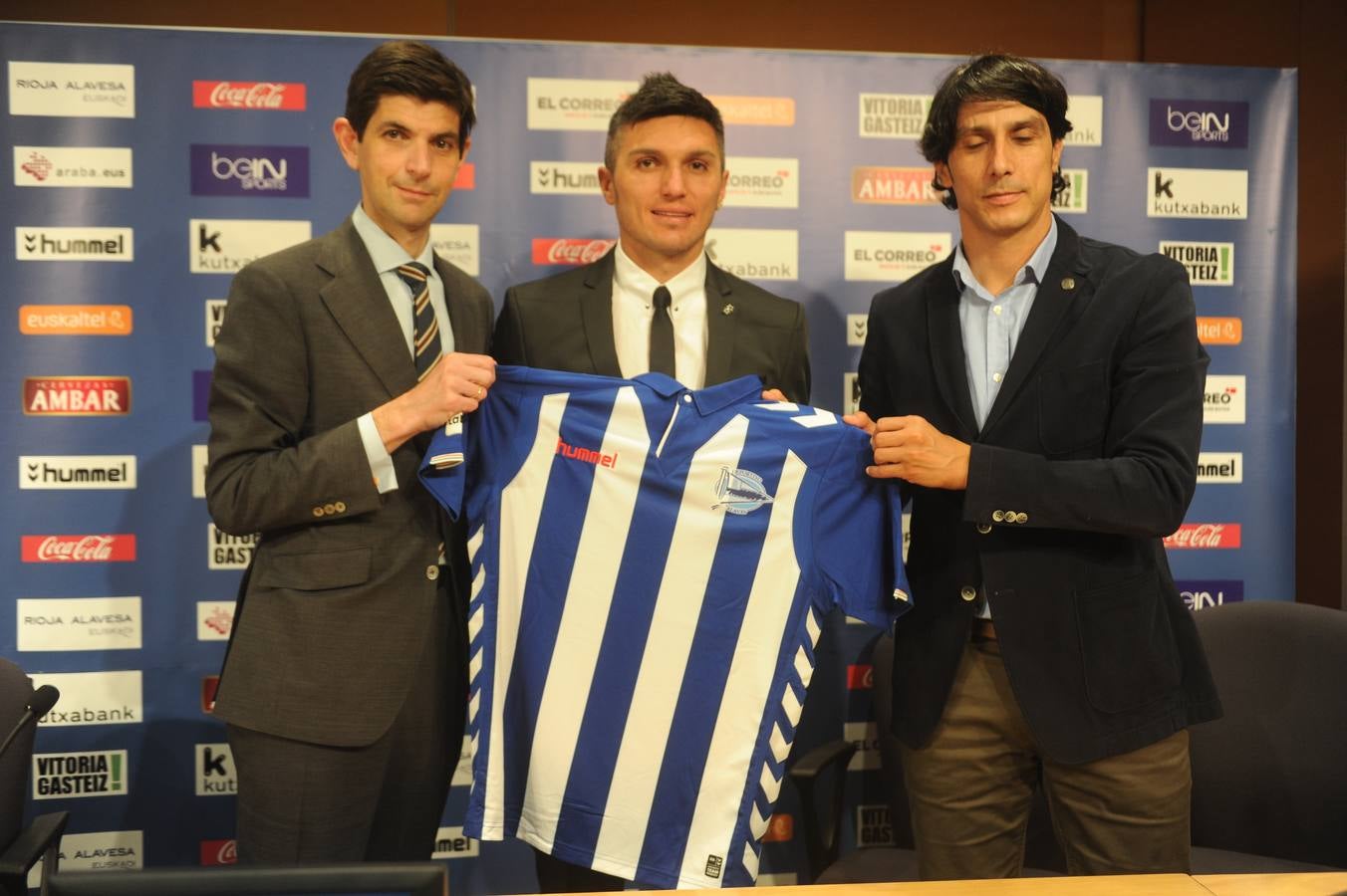 El Alavés presenta a Daniel Torres