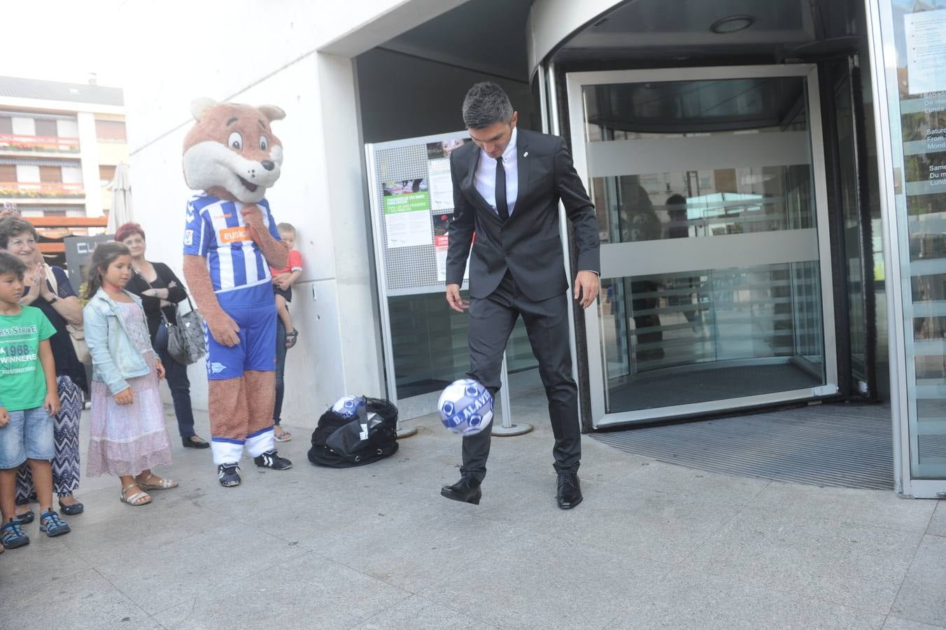 El Alavés presenta a Daniel Torres