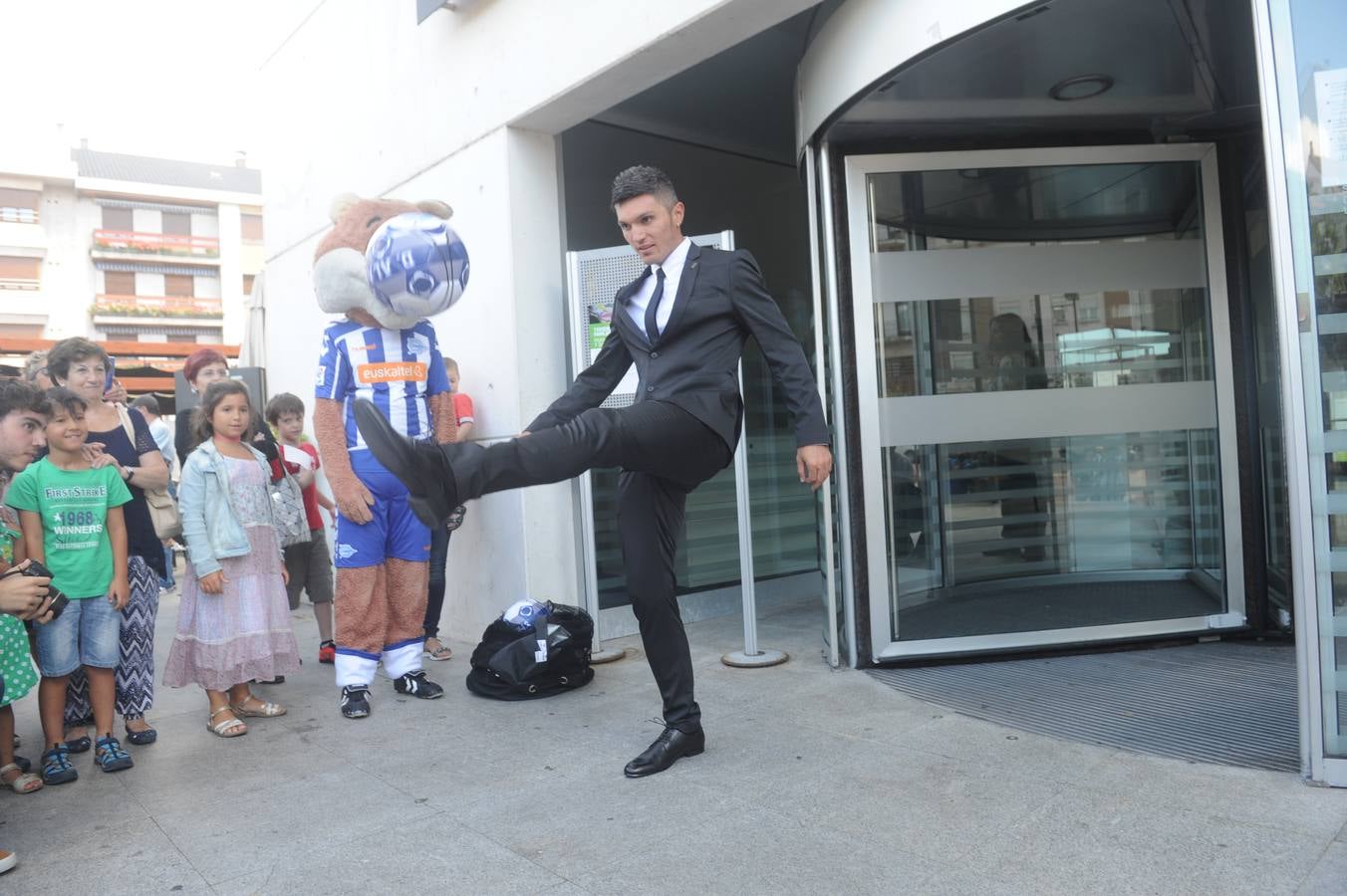 El Alavés presenta a Daniel Torres