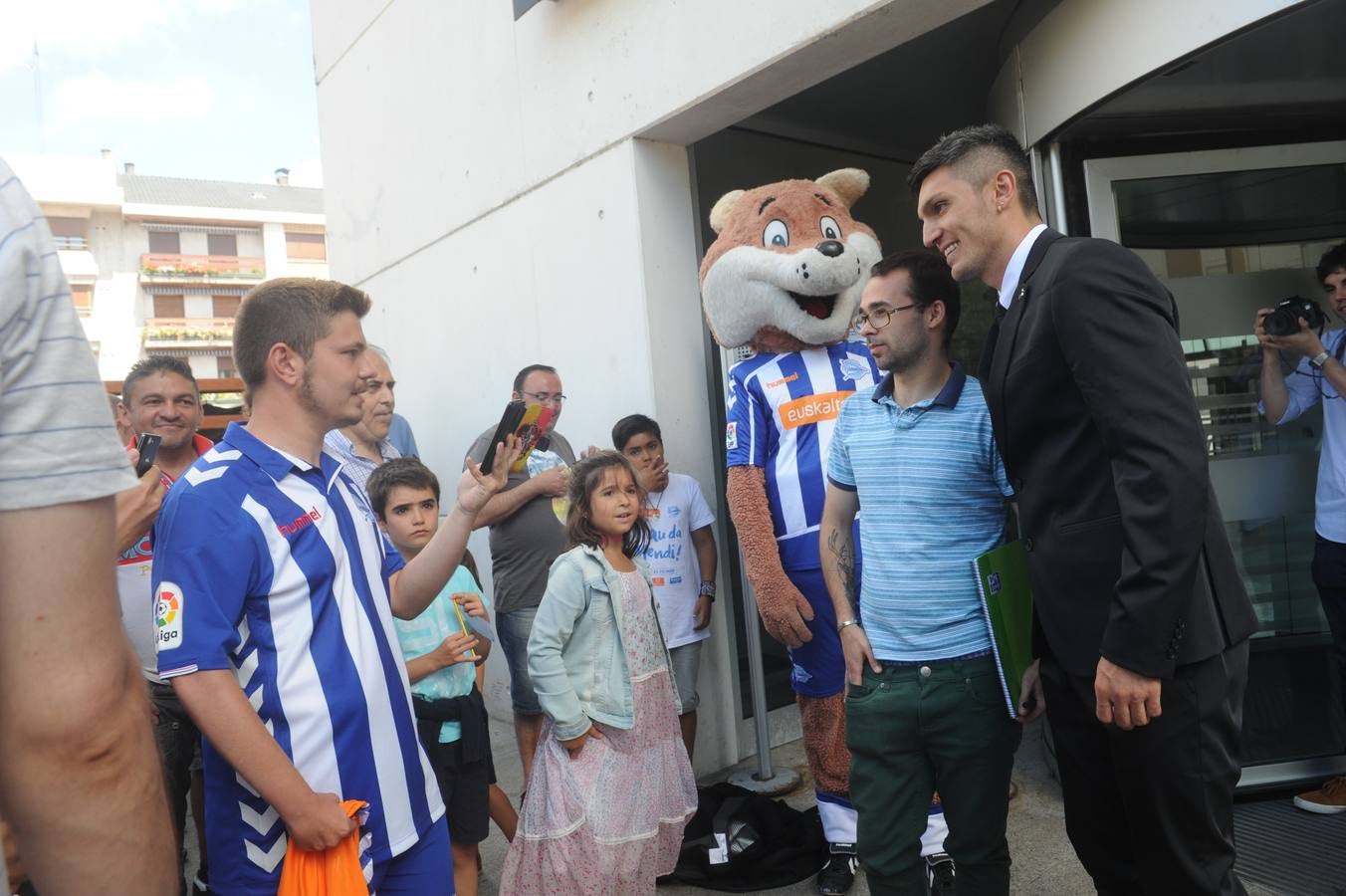 El Alavés presenta a Daniel Torres