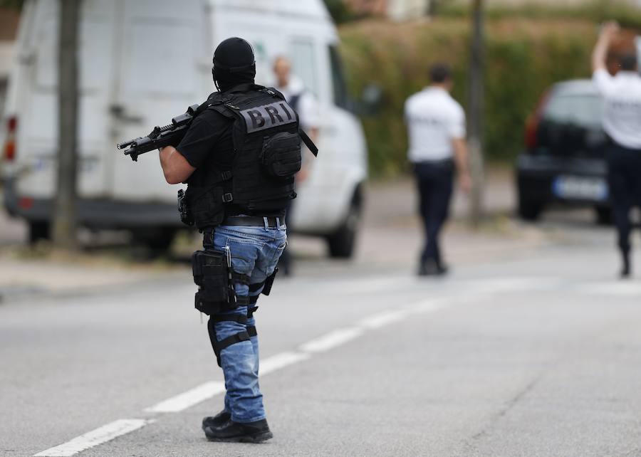 Sangriento asalto a una iglesia de Normandía