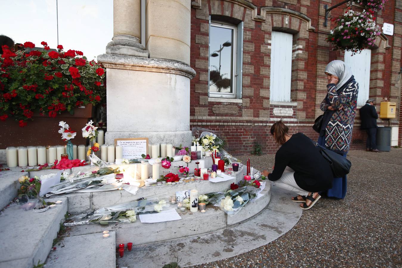 Saint-Etienne-du-Rouvray llora la muerte de su sacerdote