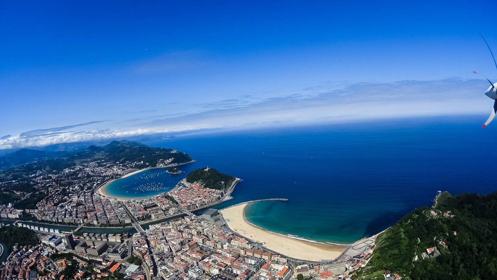 Litoral donostiarra desde la cola de la avioneta.