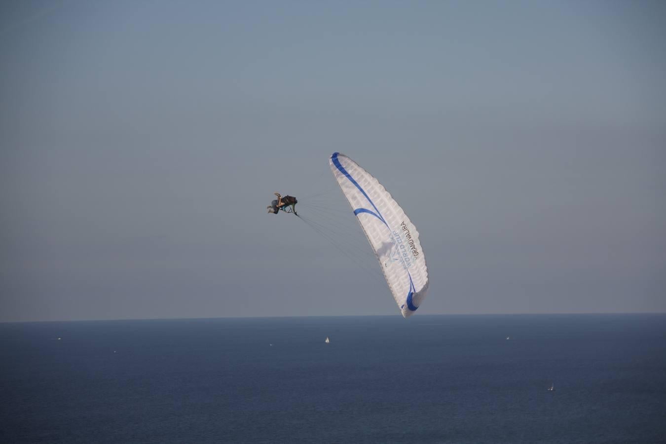 Parapente en la costa de Sopelana.