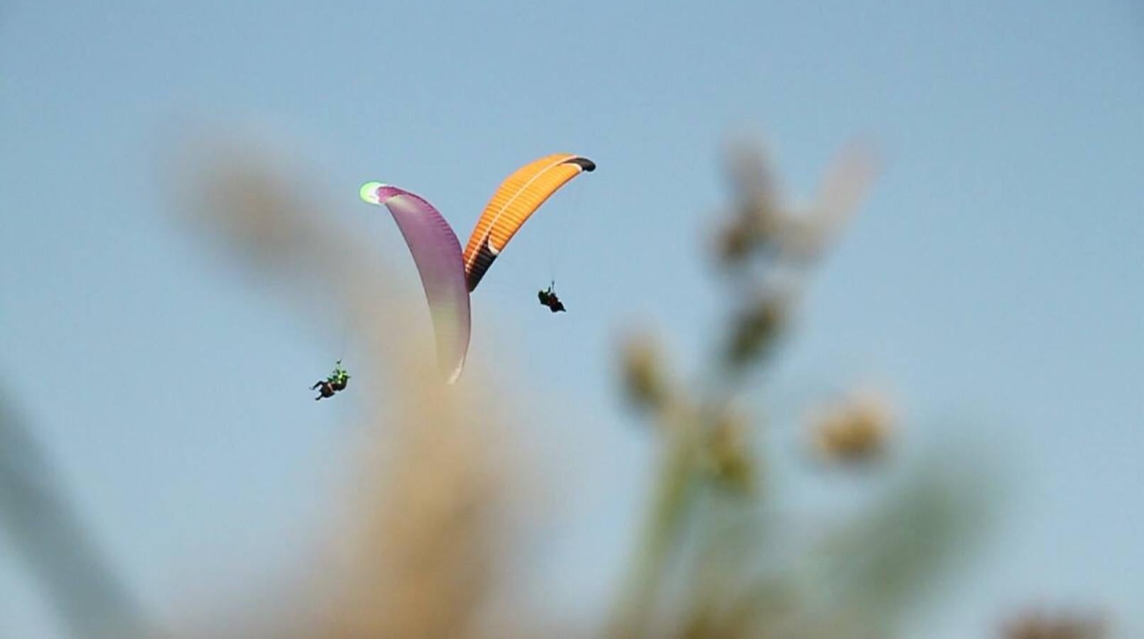 Parapente en la costa de Sopelana.