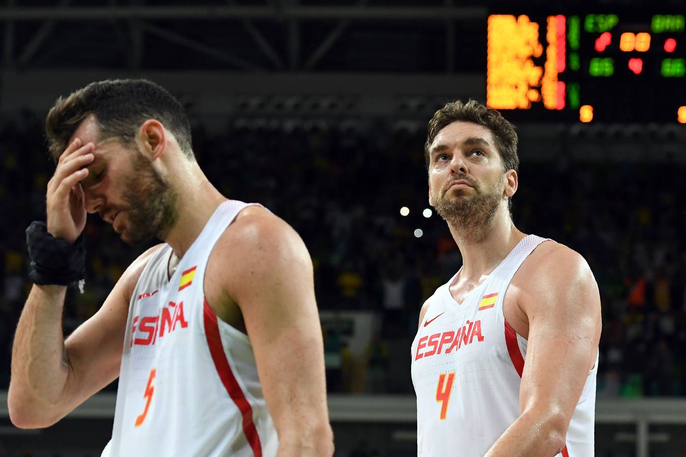 Rudy Fernández y Pau Gasol, decepcionados.