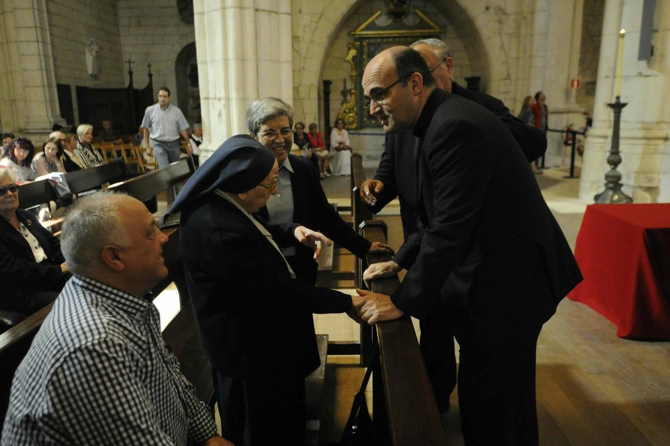 Vitoria y la comunidad religiosa da un emotivo adiós a su obispo emérito fallecido, Miguel Asurmendi