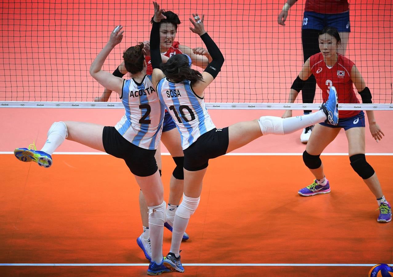 Tanya Acosta y Emilce Sosa, del equipo de Argentina de voleibol.