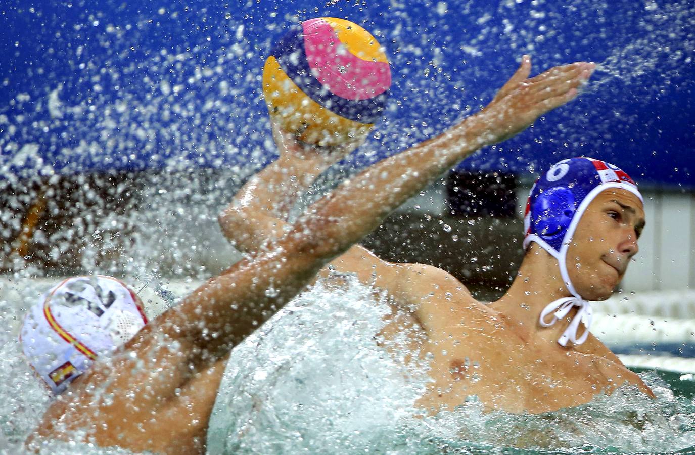 El croata Luka Bukic y Gonzalo Echenique, de España, frente a frente.