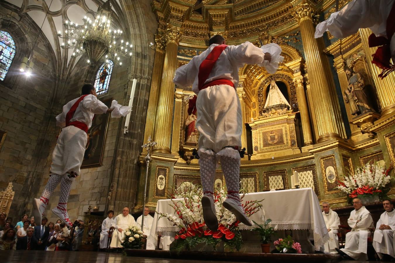 Misa y aurresku en Begoña