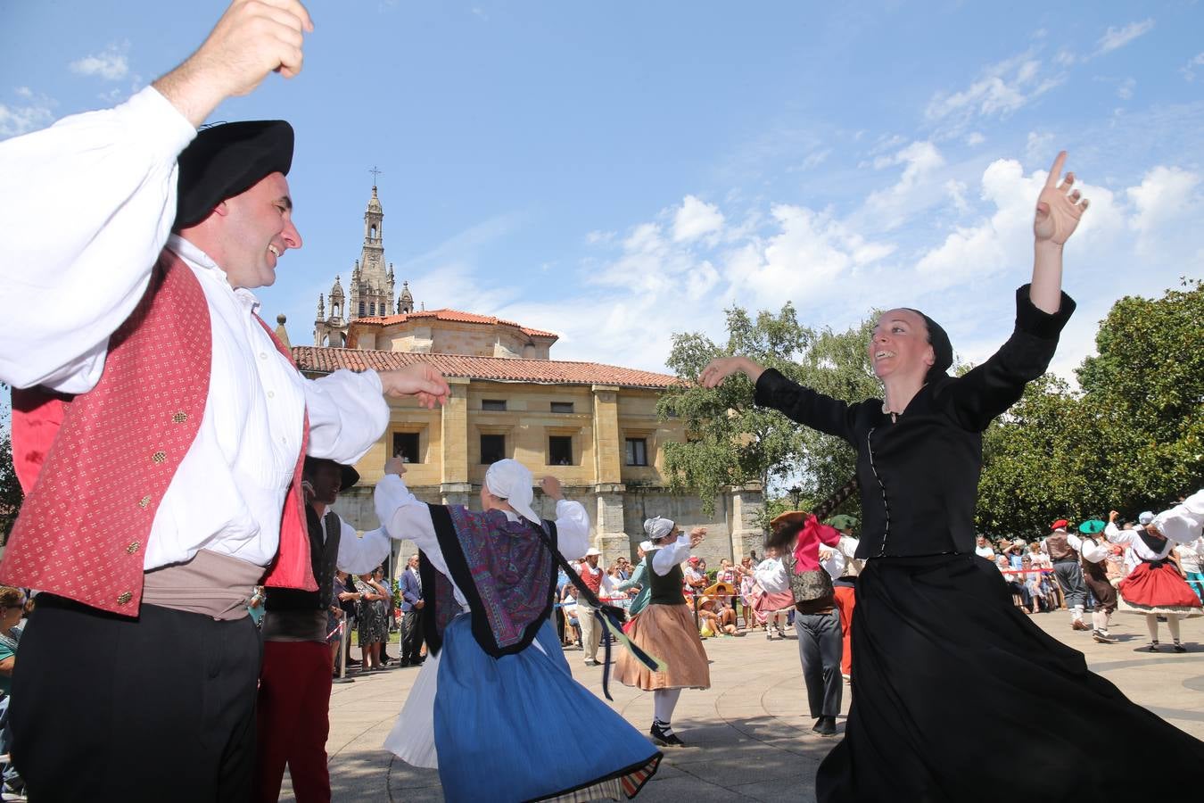 Misa y aurresku en Begoña