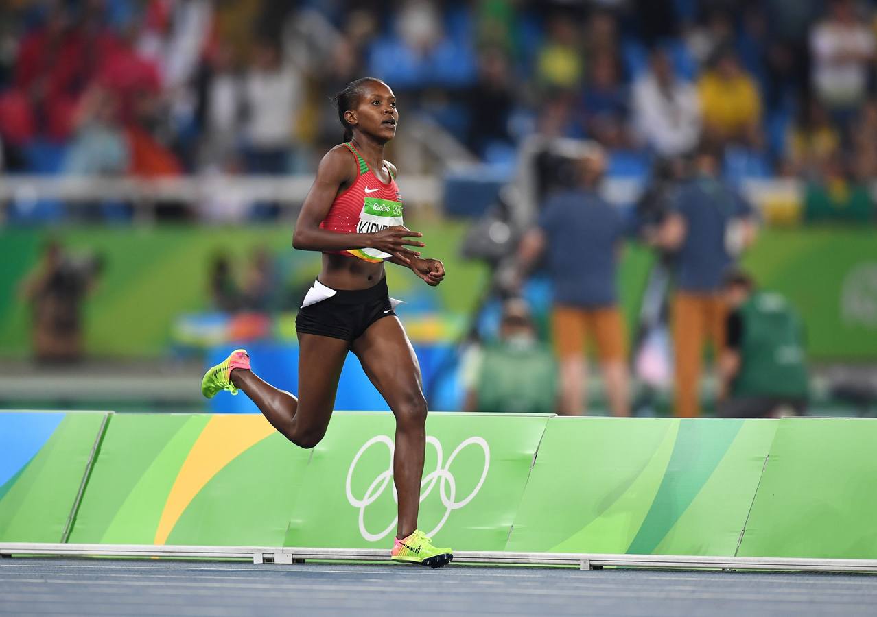 Faith Chepngetich Kipyegon sorprende a Dibaba