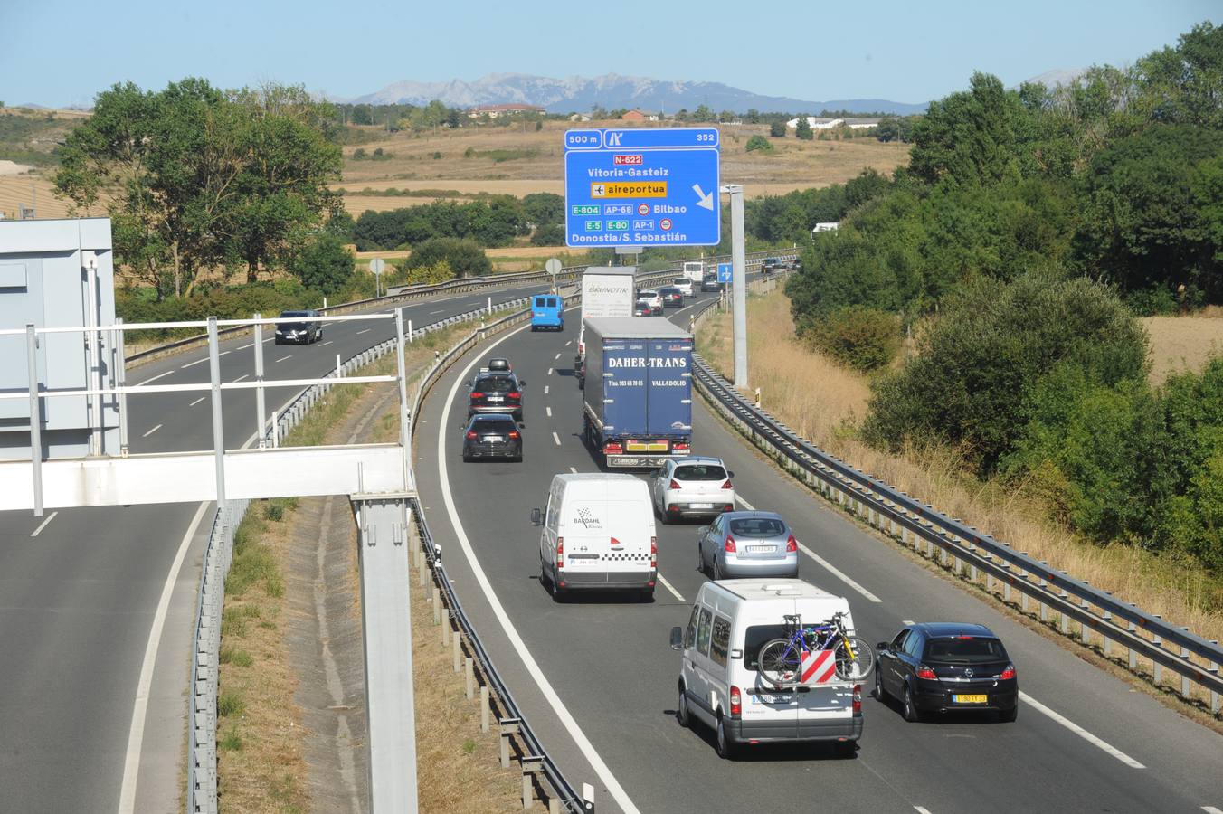 Retenciones y tráfico lento en Álava