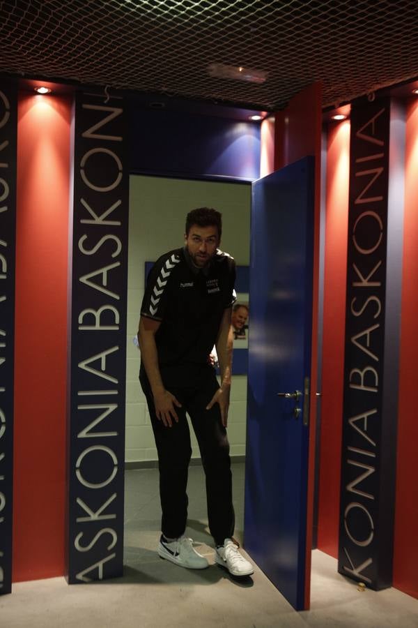 Bargnani, presentado como nuevo jugador baskonista