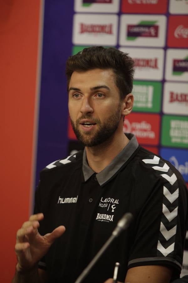 Bargnani, presentado como nuevo jugador baskonista