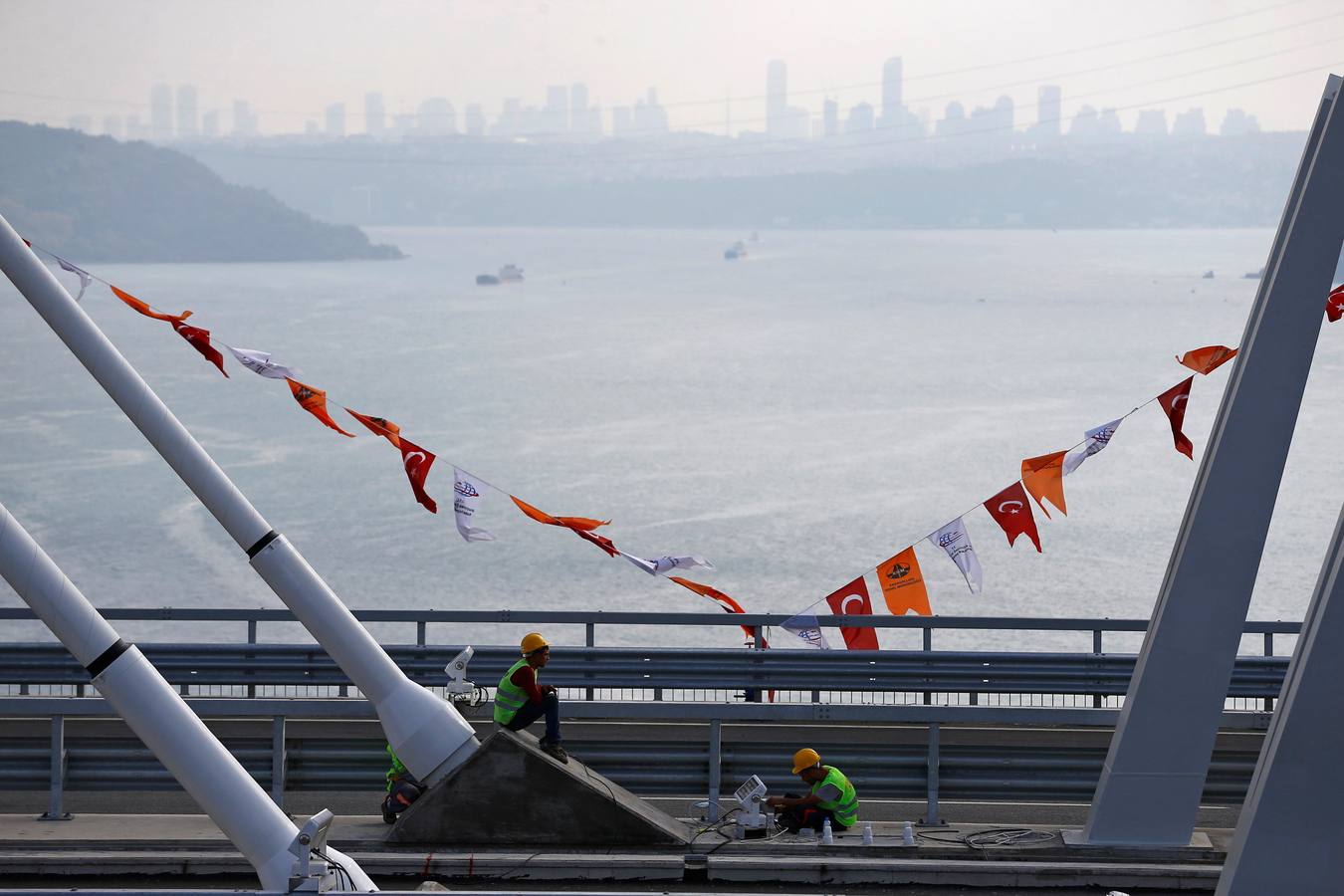 Nueva conexión entre Asia y Europa por un puente en Estambul