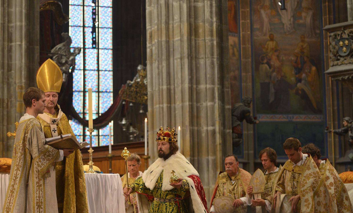 Praga viaja al medievo para &#039;recoronar&#039; a Carlos IV