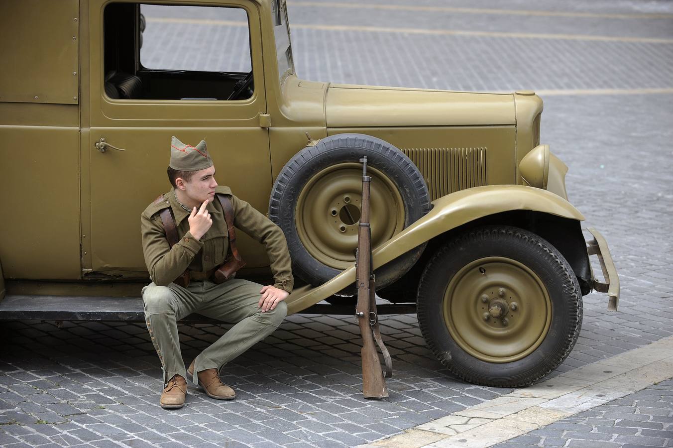 Rodaje de 'Gernika' en la plaza del Teatro Arriaga y en el Arenal de Bilbao. 