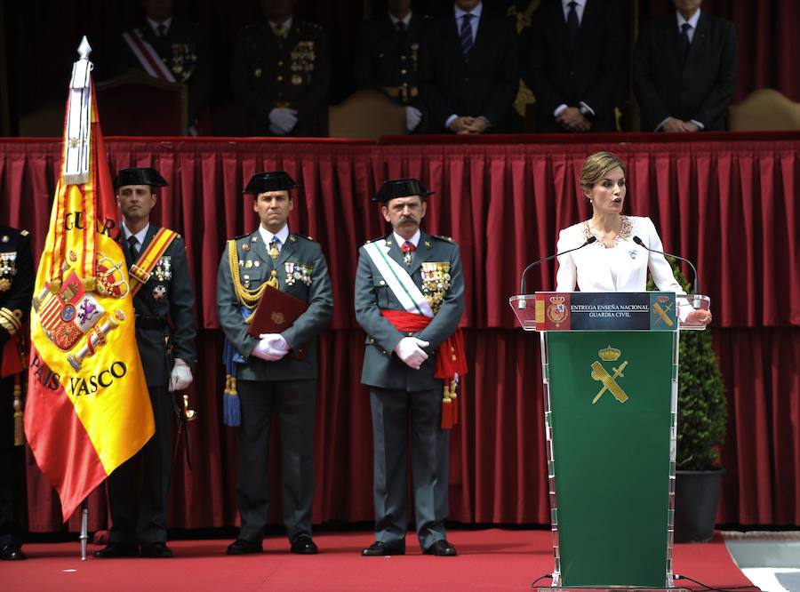 Discurso de la reina Letizia en la ceremonia de entrega de la Enseña Nacional a la 11ª Zona de la Guardia Civil, en Vitoria.