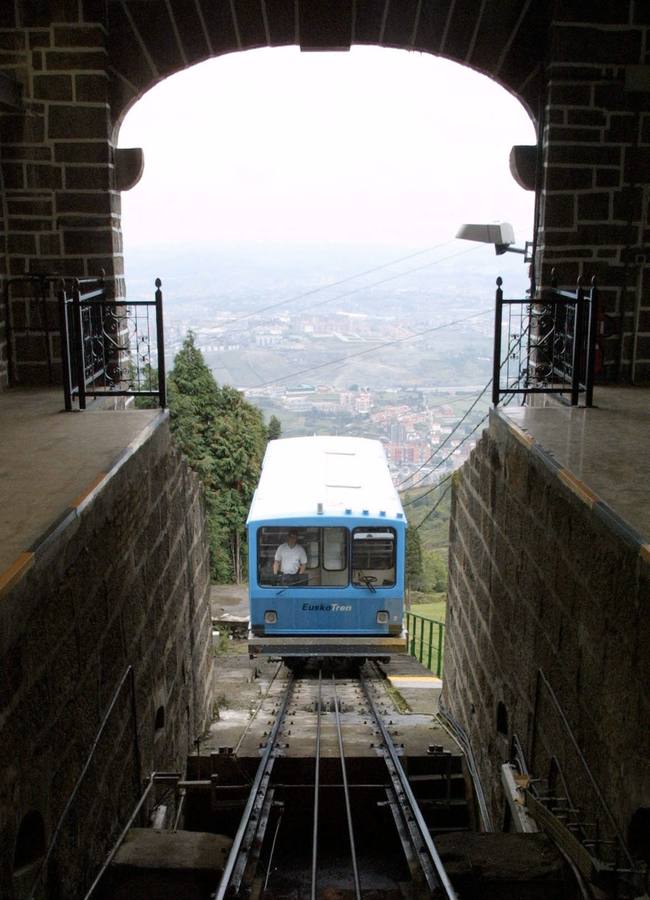 Vehículos de Euskotren de servicio durante algunas décadas en La Reineta. Fernando Gómez