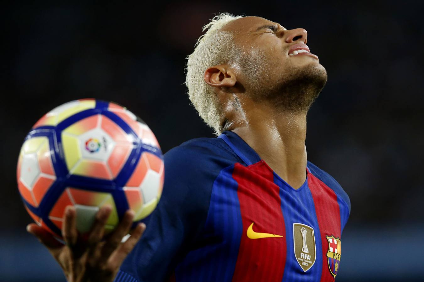 Neymar Junior (fútbol), 33.5 millones de euros al año.