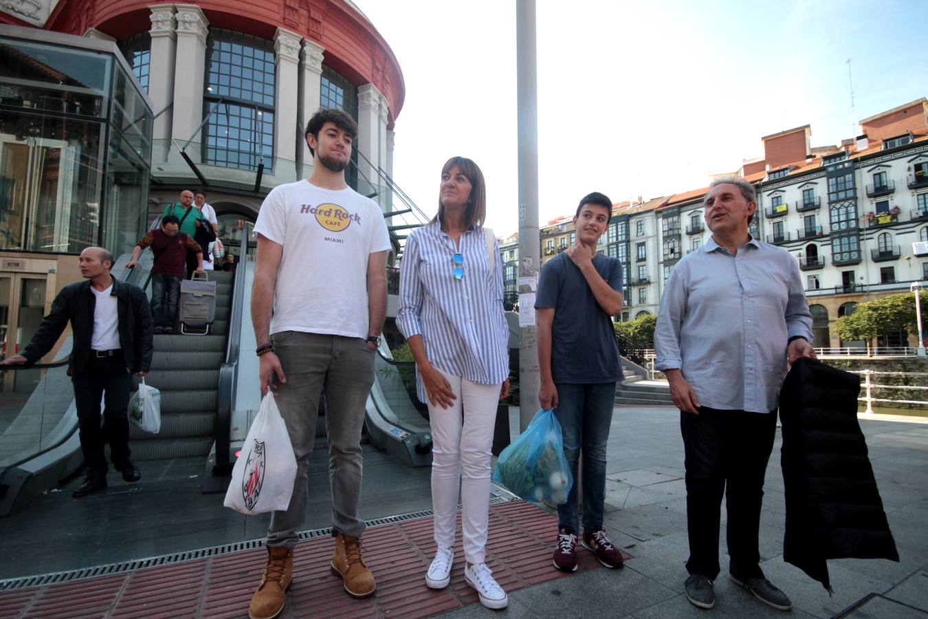 Idoia Mendia ha pasado el día en Bilbao junto a su familia.