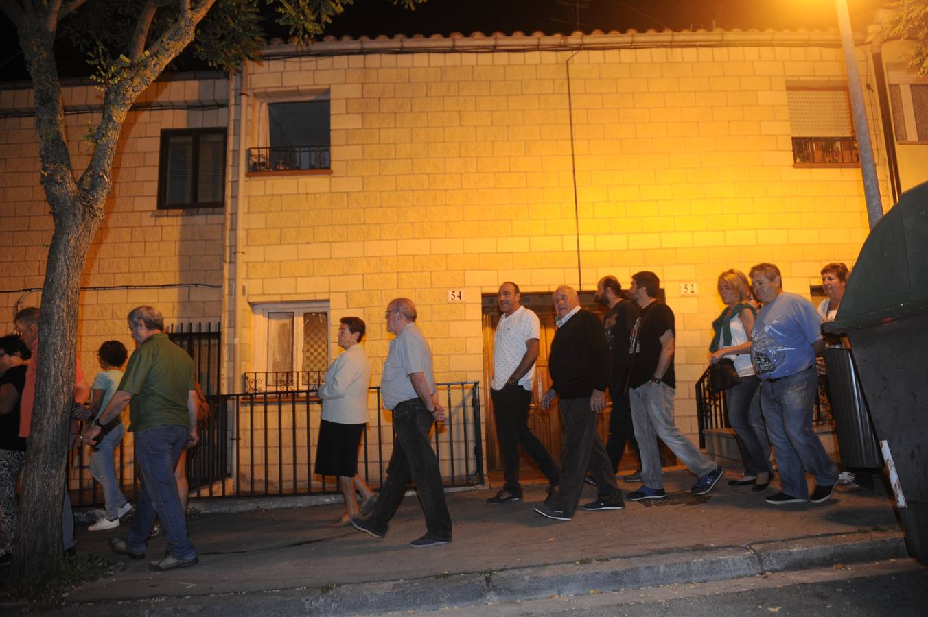 Abetxuko muestra su hartazgo y se manifiesta de nuevo ante las casas ocupadas