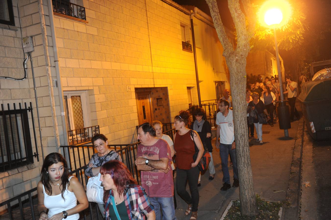 Abetxuko muestra su hartazgo y se manifiesta de nuevo ante las casas ocupadas