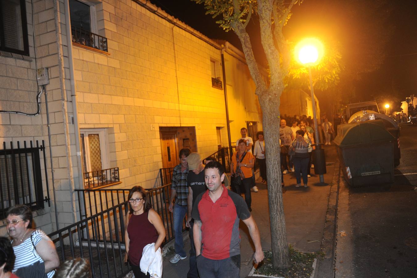 Abetxuko muestra su hartazgo y se manifiesta de nuevo ante las casas ocupadas