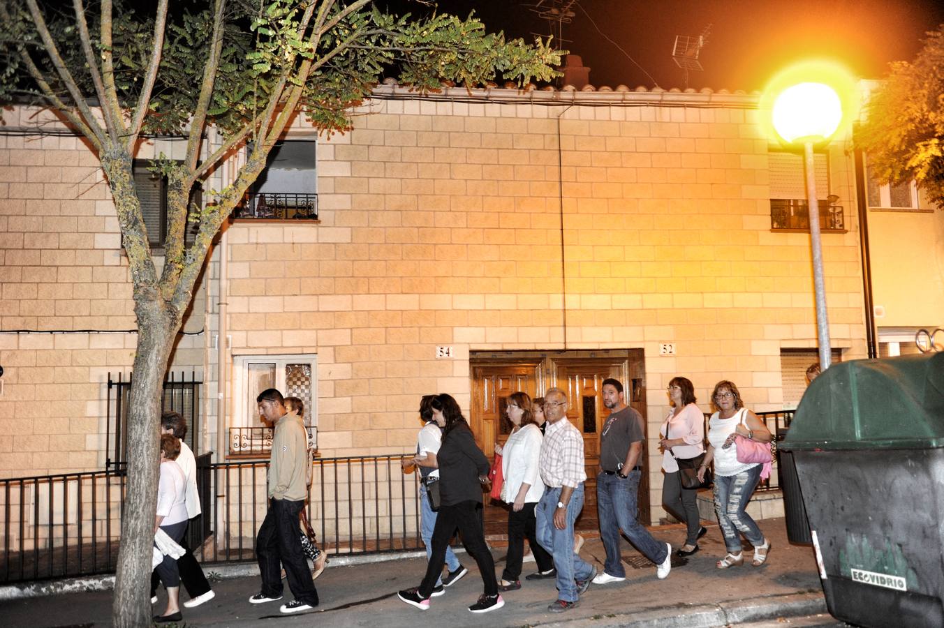 Abetxuko muestra su hartazgo y se manifiesta de nuevo ante las casas ocupadas