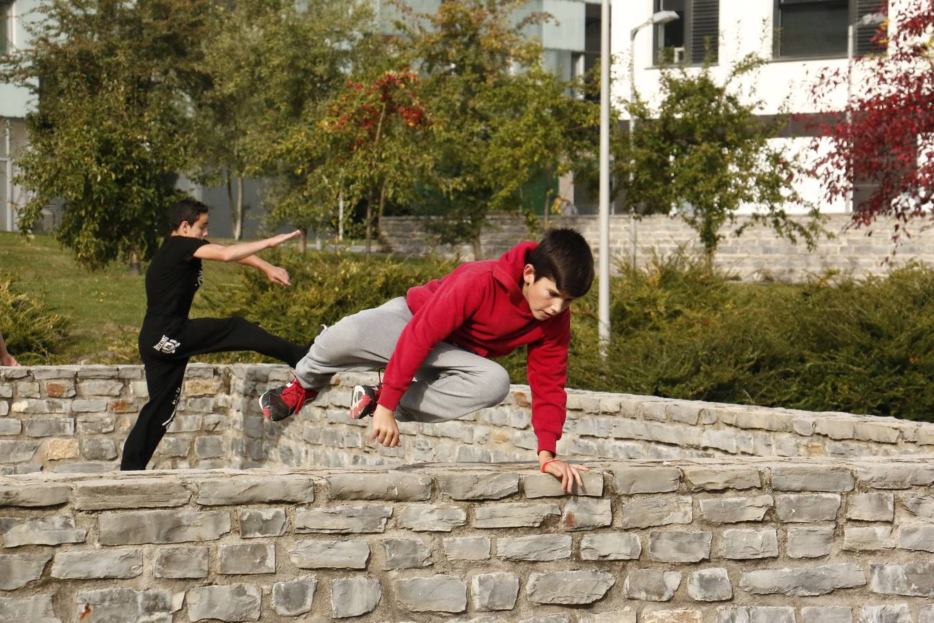 Vitoria se impulsa a la moda del parkour